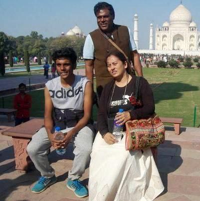 Ashish Vidyarthi with his wife and son