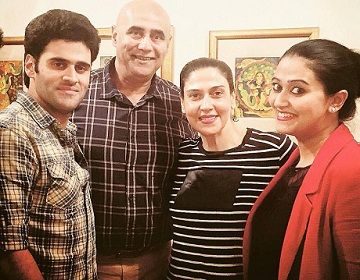 Puneet Issar with his wife, son and daugter