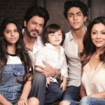 Shah Rukh Khan With His Children And Wife