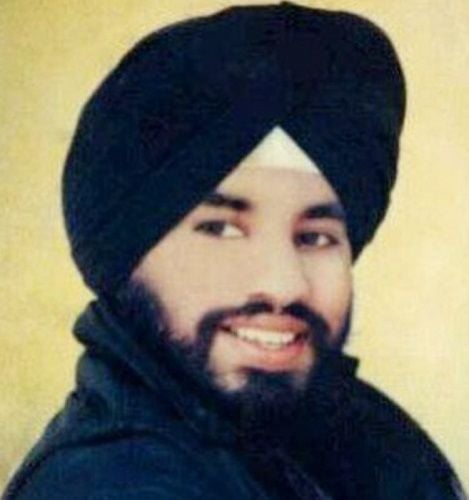 An old picture of Shera when he used to wear a turban