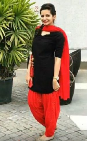 Minni Rohilla (Roadies Xtreme 2018) Height, Weight, Age, Boyfriend ...