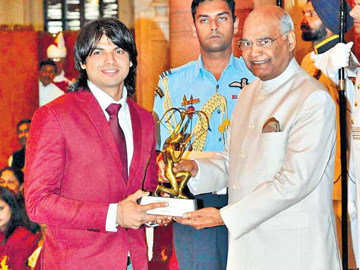 Neeraj Chopra receiving Arjuna Award