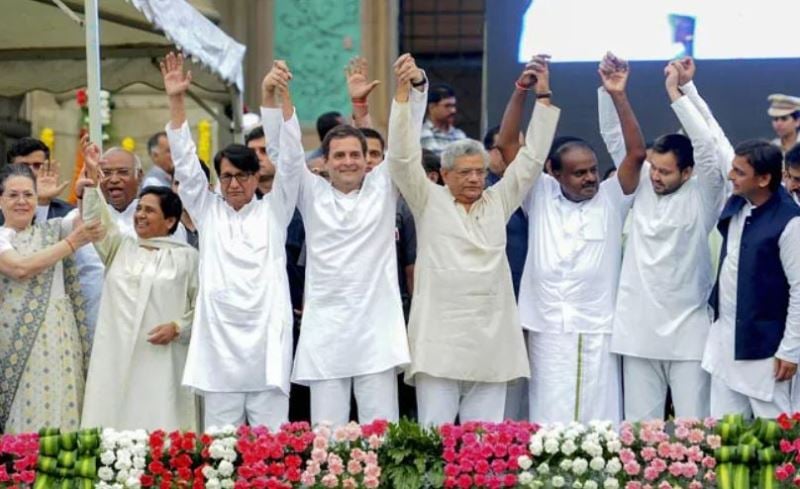 Leaders of Congress and non-BJP parties at the swearing-in ceremony of H D Kumaraswamy as Chief Minister at  Vidhana Soudha in Bengaluru (2018)