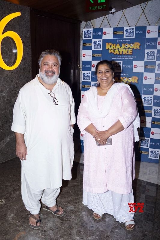 Manoj Pahwa With His Wife