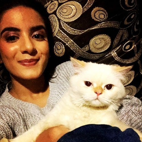 Nikki Sharma loves cats