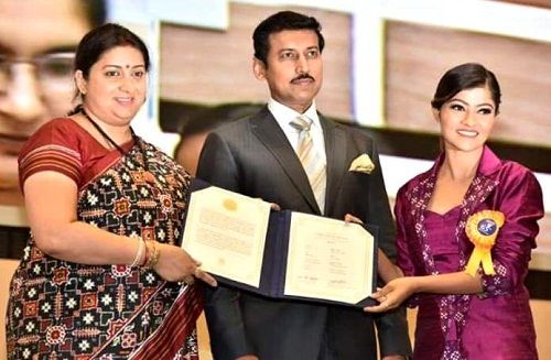 Prakruti Mishra Receiving National Film Award for 'Hello Arsi' (2017)