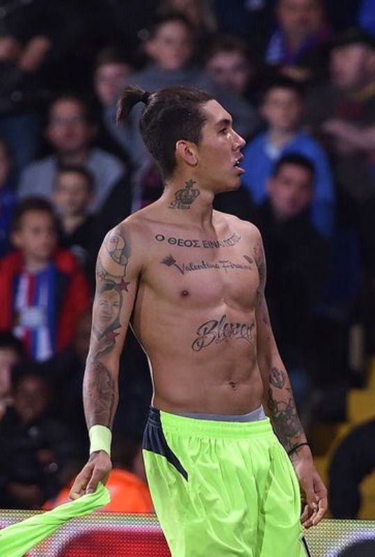 Roberto Firmino Height, Weight, Age, Wife, Biography & More » StarsUnfolded
