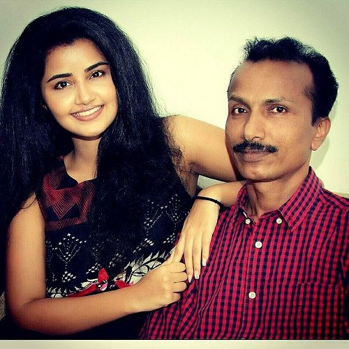 Anupama Parameswaran with her father 