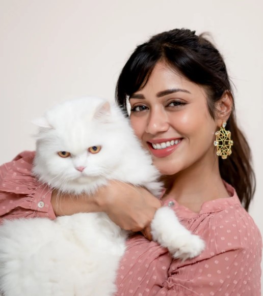 Nivetha Pethuraj with her pet cat