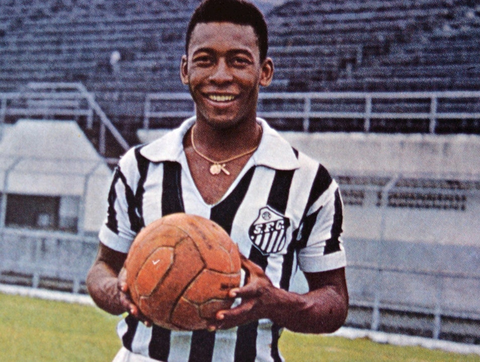 Pele playing for Santos