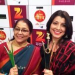 Tejaswini Pandit with her mother