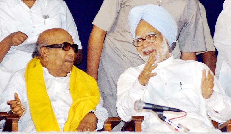 M Karunanidhi With Manmohan Singh