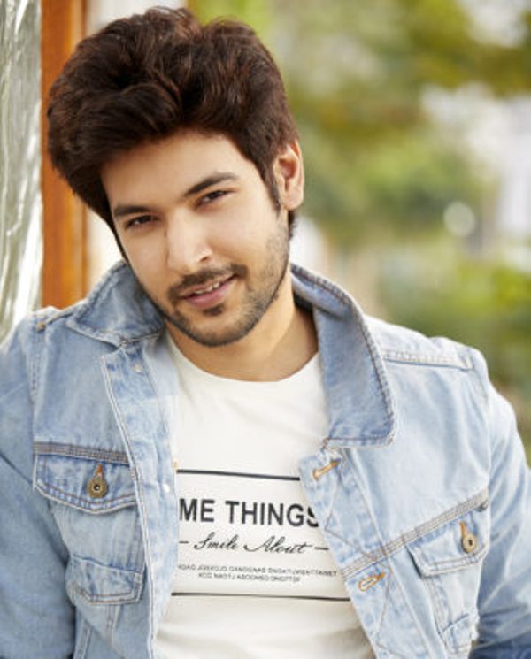 Shivin Narang Height, Age, Family, Girlfriend, Biography & More