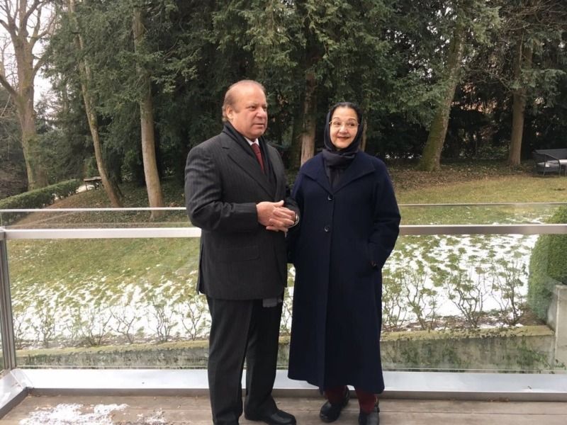 Kulsoom Nawaz With Her Husband Nawaz Sharif