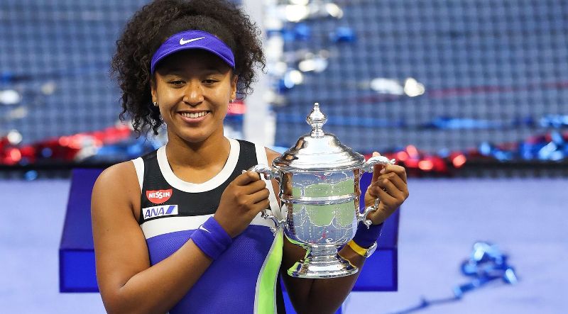 Naomi Osaka with the trophy of US Open 2020