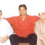 Shoaib Akhtar With His Parents