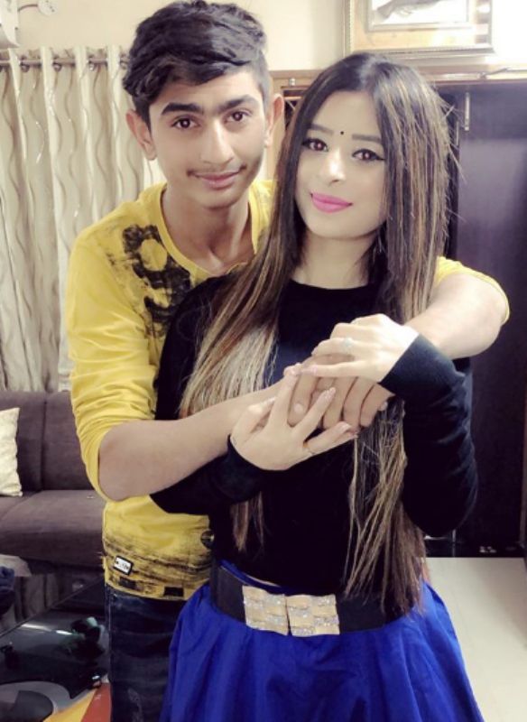 ankita dave with her brother link