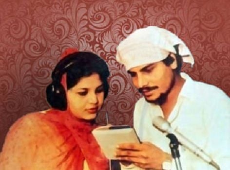 Amar Singh Chamkila with Amarjot during the recording of a devotional song