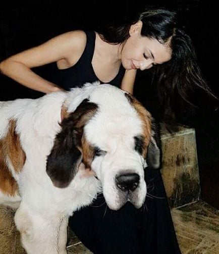 Khushi Chaudhary loving a dog