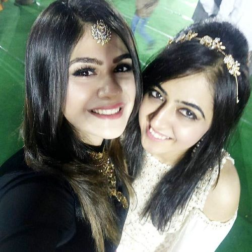 Roshni Wadhwani with her sister
