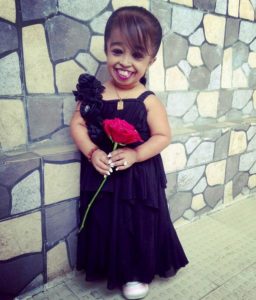 Jyoti Amge Height, Weight, Age, Family, Biography & More » StarsUnfolded