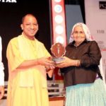 Chandro Tomar receiving Devi Award from CM Adityanath Yogi