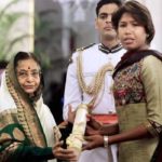 Jhulan Goswami receiving Padma Sri from the President of India
