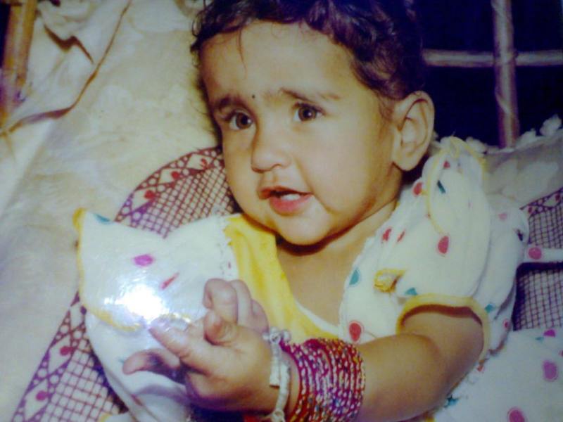 Asees Kaur's childhood picture