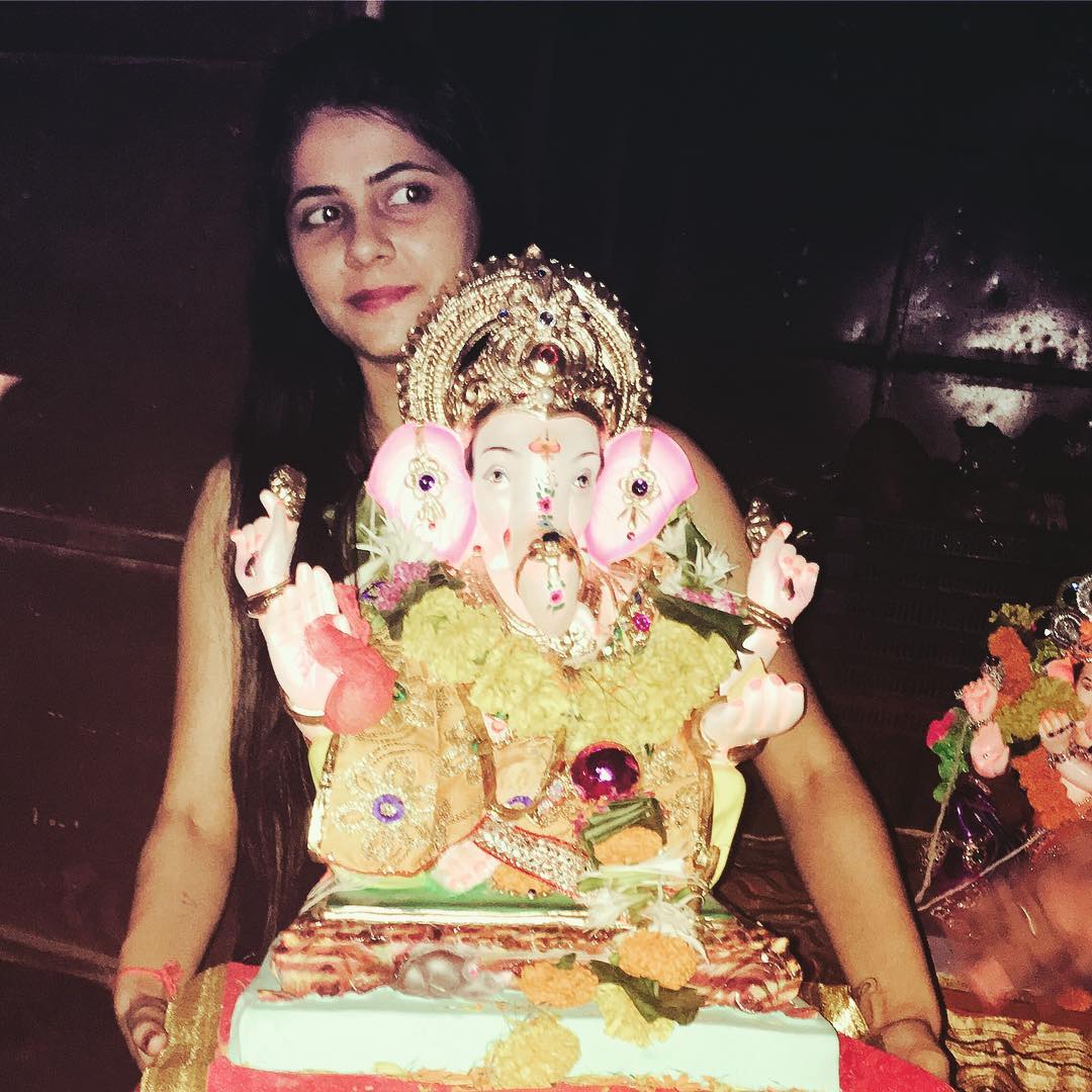 Veena Jagtap With Lord Ganesha’s Idol