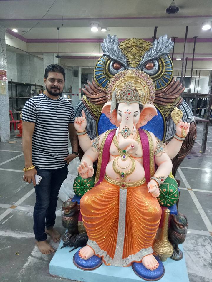 Hindustani Bhau With Lord Ganesha’s Idol