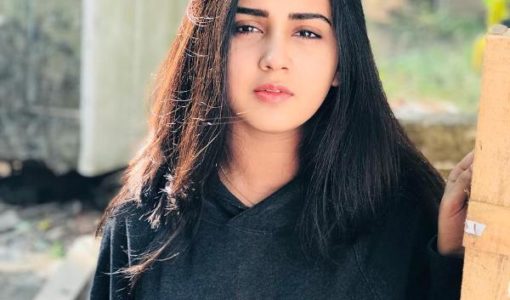 Roshni Walia picture