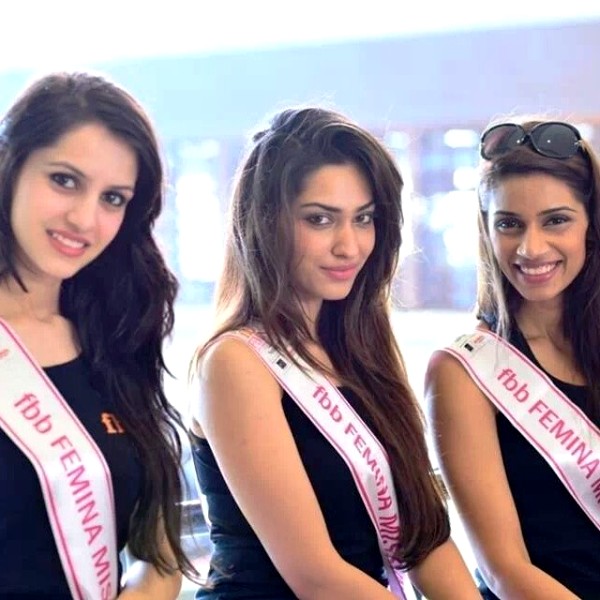Sanjana Ganesan (extreme right) in Femina Miss India Pune 2013