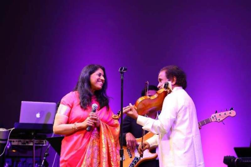 Kavita Krishnamurthy performing with Her Husband