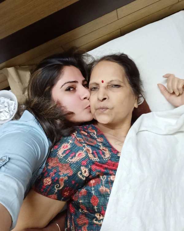 Sakshi Joshi with her mother