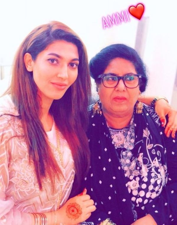 Sana Fakhar with her mother