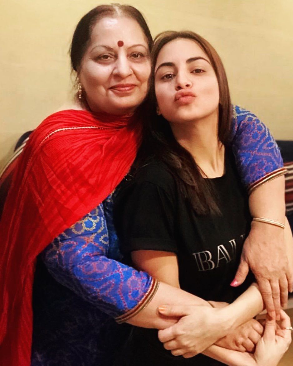 Shraddha Arya with her mother