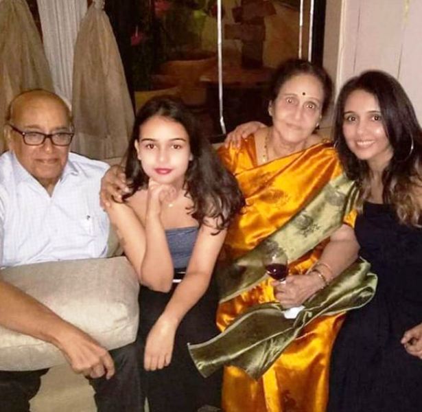 Suchitra Krishnamoorthi With Her Parents and Daughter