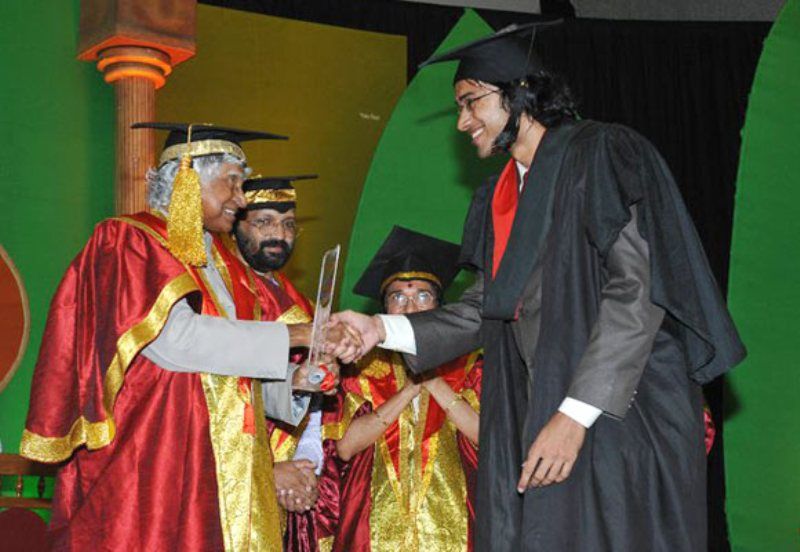 Sriram Venkitaraman receiving his medical degree from APJ Abdul Kalam