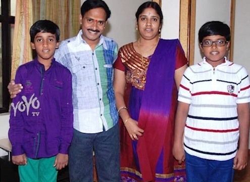 Venu Madhav with his wife and children