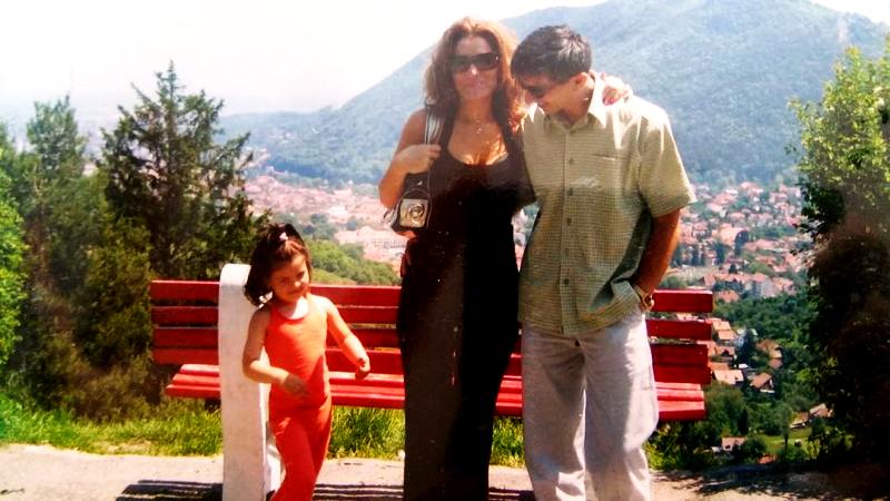 Bianca Andreescu (Extreme Left) in her childhood with her parents