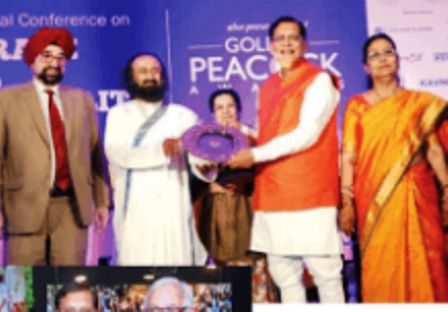 Bindeshwar Pathak Receiving the Golden Peacock Lifetime Achievement Award