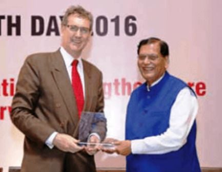 Bindeshwar Pathak Receiving the WHO Public Health Champion Award