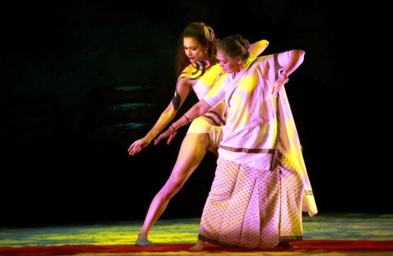 Isha Sharvani Performing with Her Mother
