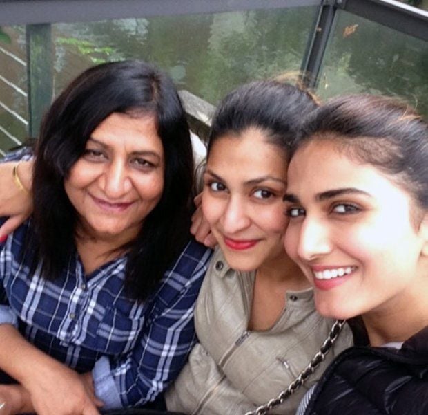 Vaani Kapoor with Her Mother and Sister