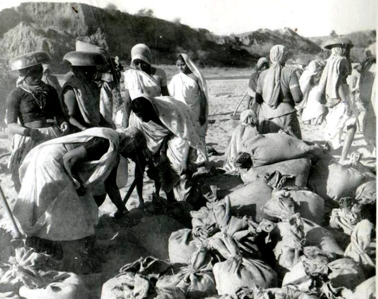 Women working to rebuild the Bhuj Airstrip in 1971