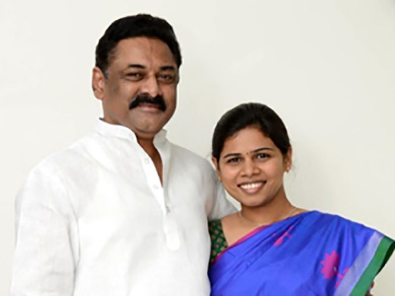 Bhuma Akhila Priya with her father