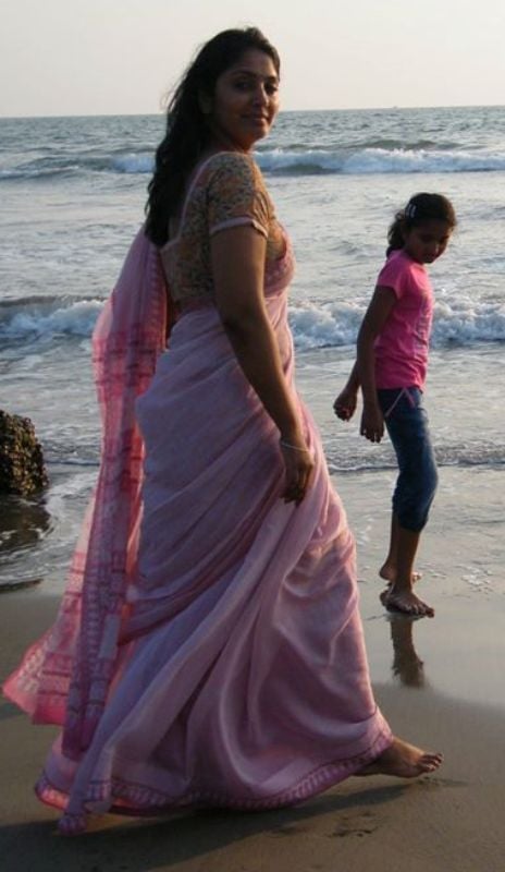 Anchor Jhansi with her daughter