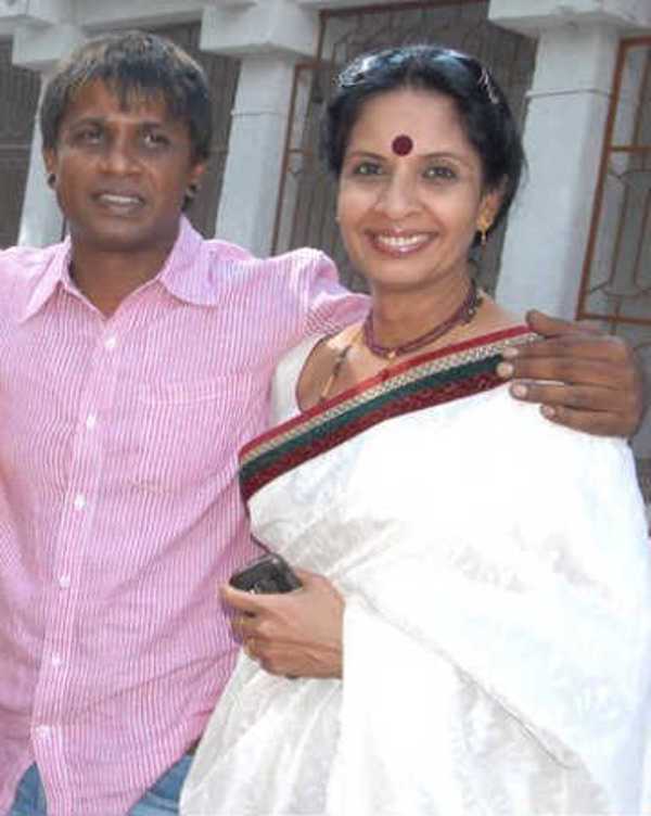 Duniya Vijay with her sister