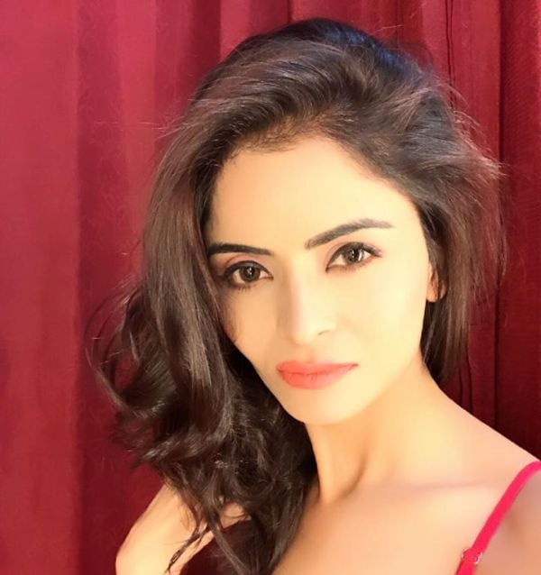 Gehana Vasisth Age, Boyfriend, Husband, Family, Biography ...