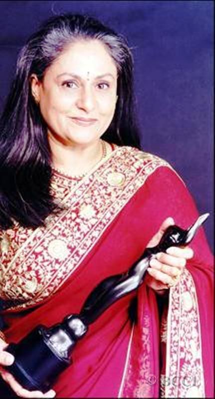 Jaya Bachchan Posing with Her Filmfare Award